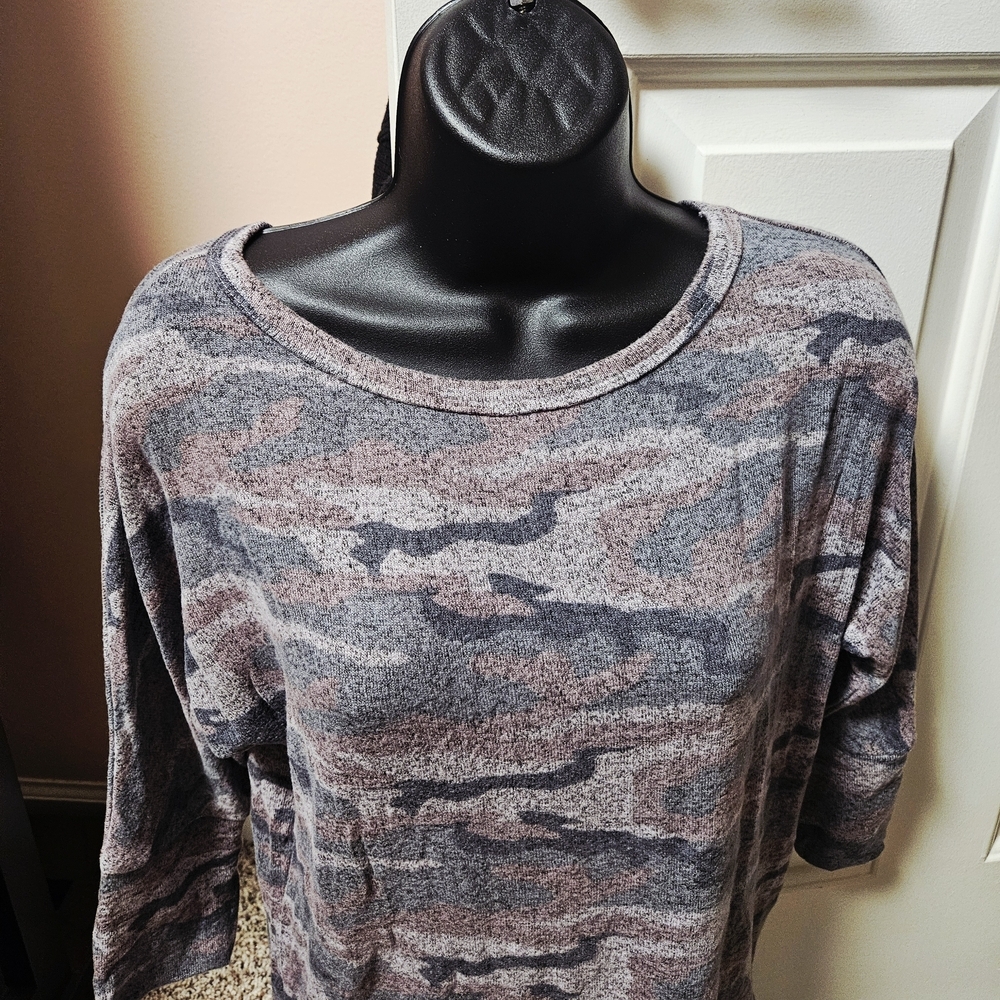 Pink Clover Camouflage Top in Gray and Pink - Picture 2 of 10